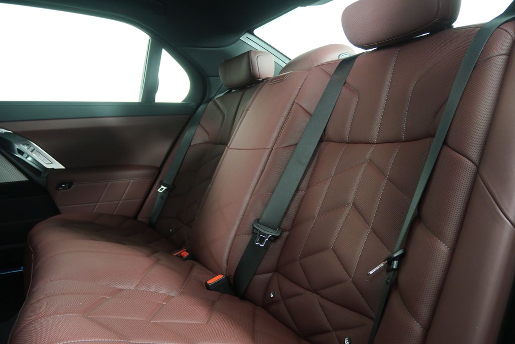 Thumbnail: 2026 BMW 7 Series - 16