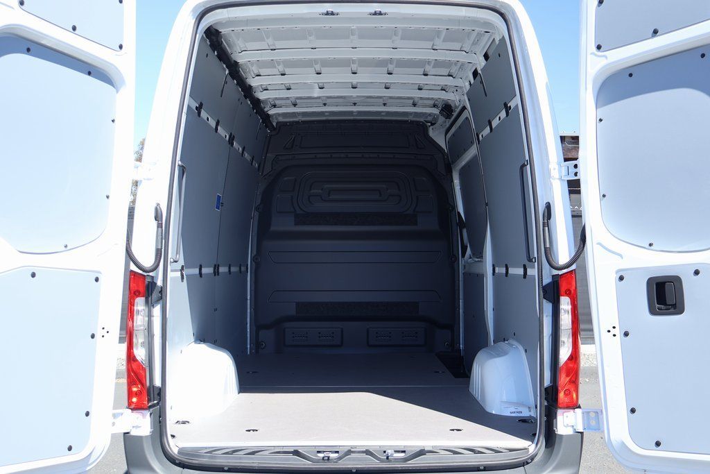 Thumbnail: 2026 Mercedes-Benz Sprinter - 7