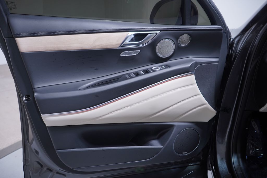 Thumbnail: 2023 Genesis GV80 - 16