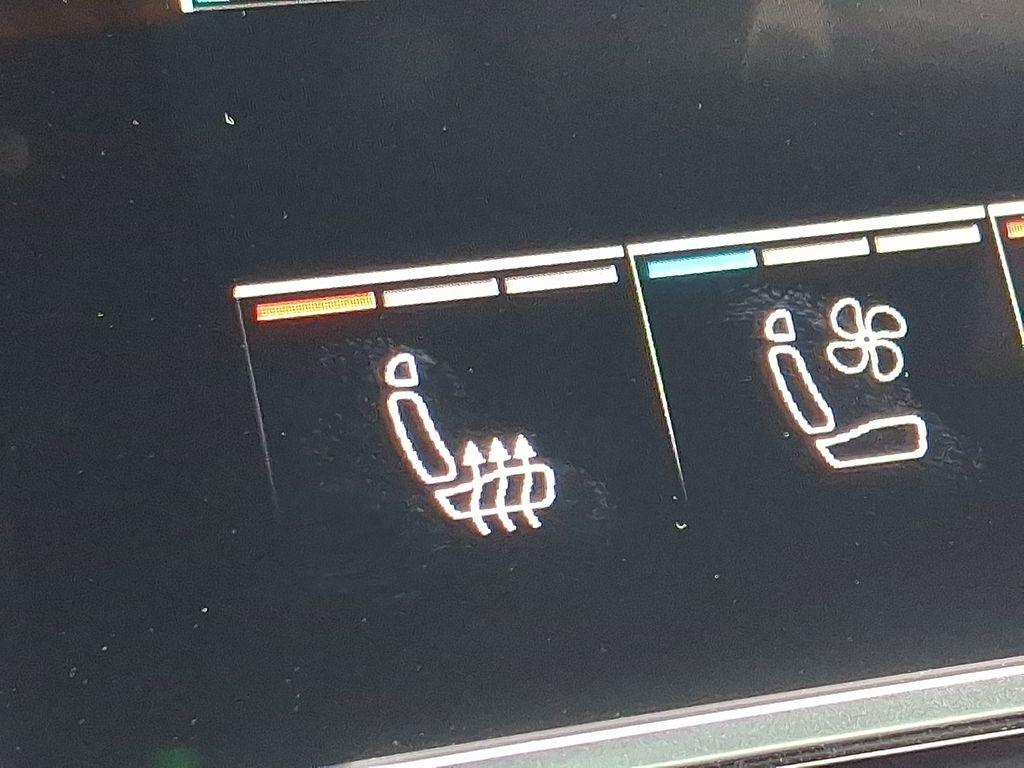 Thumbnail: 2026 Audi RS Q8 - 24