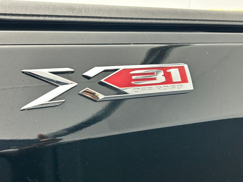 Used 2022 Onyx Black GMC SLT image 35