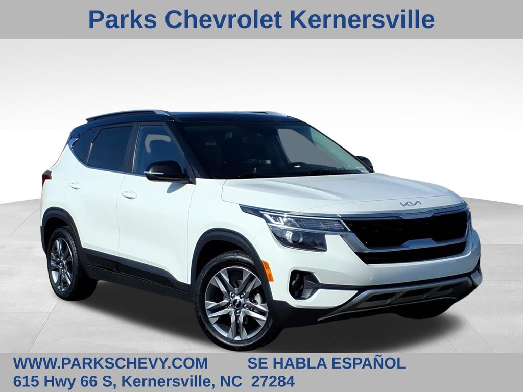 Clear White/Black Roof 2022 Kia Seltos S FWD SUV / Crossover Front-Wheel Drive Continuously Variable Transmission