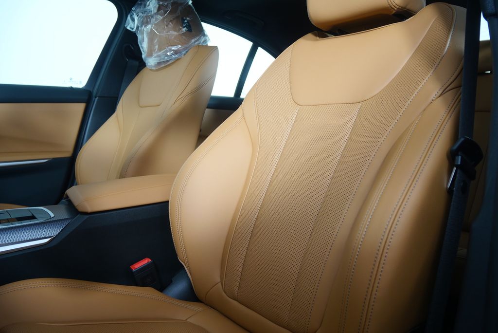 Thumbnail: 2026 BMW 3 Series - 10