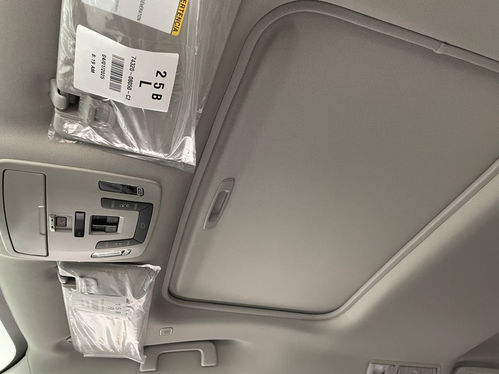 Thumbnail: 2025 Toyota Sienna - 30