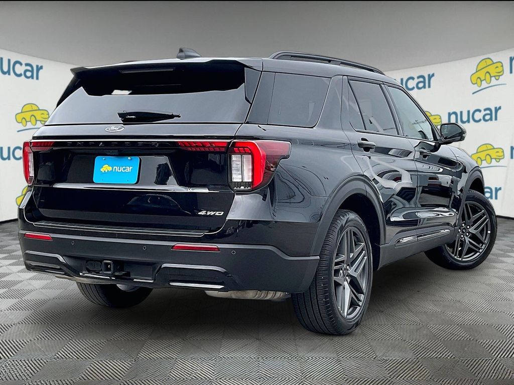 2025 Ford Explorer — photo 6