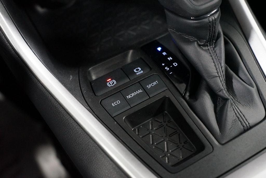 Thumbnail: 2024 Toyota RAV4 - 22