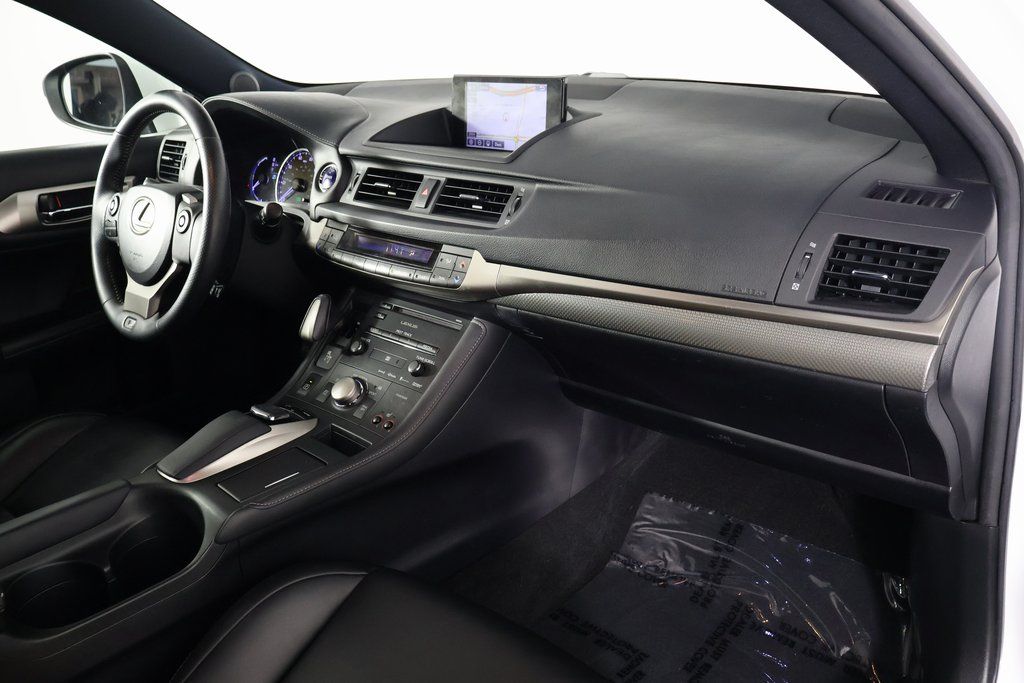 Thumbnail: 2015 Lexus CT - 9