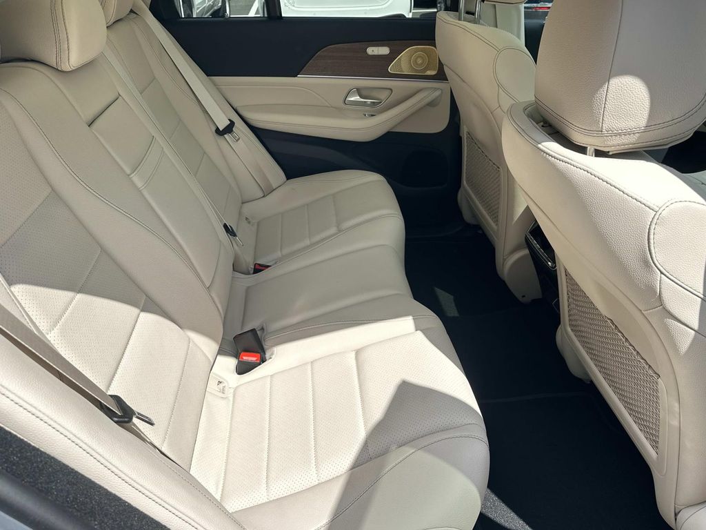 Thumbnail: 2026 Mercedes-Benz GLE - 13