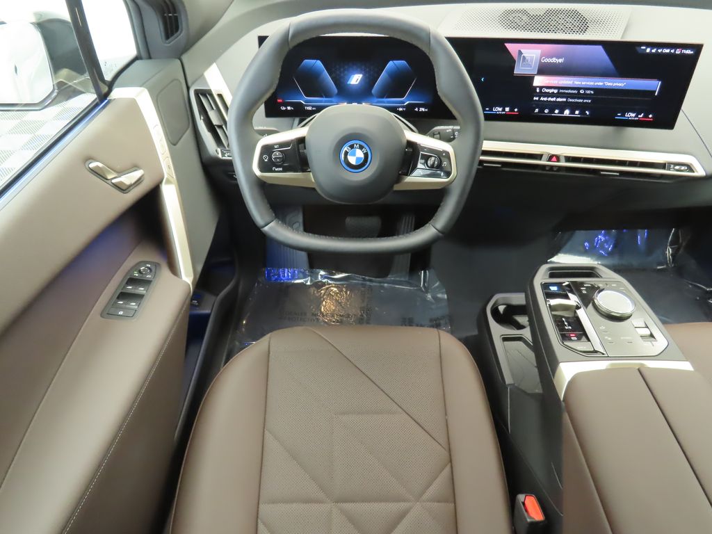 2025 BMW iX xDrive50 10