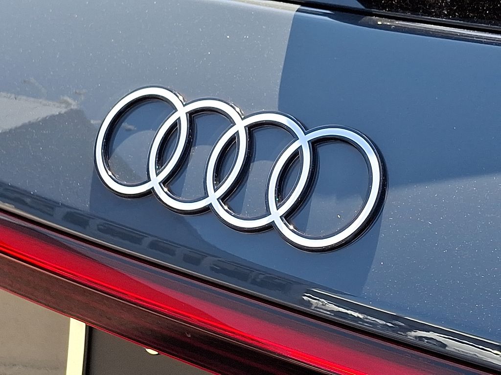 Thumbnail: 2025 Audi Q6 e-tron - 30