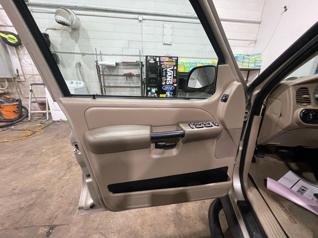 2004 Ford Explorer Sport Trac XLT - Photo 16