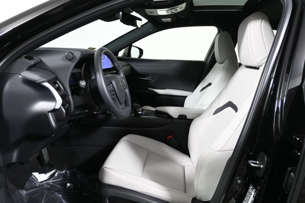 Thumbnail: 2025 Lexus UX - 3