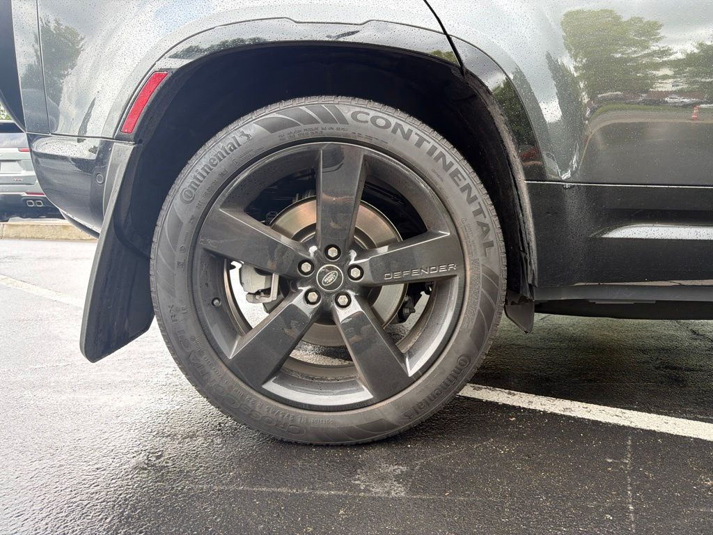 Certified Used 2025 Gray Land Rover X-Dynamic SE image 24