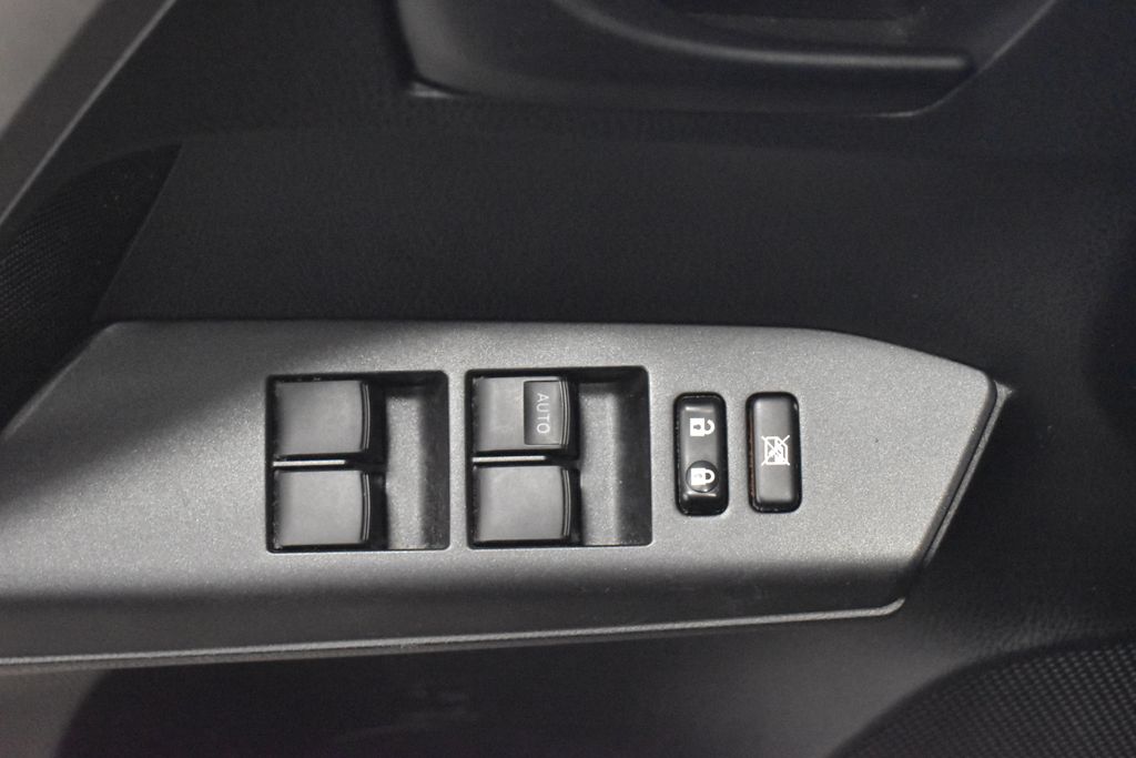 Thumbnail: 2018 Toyota RAV4 - 15