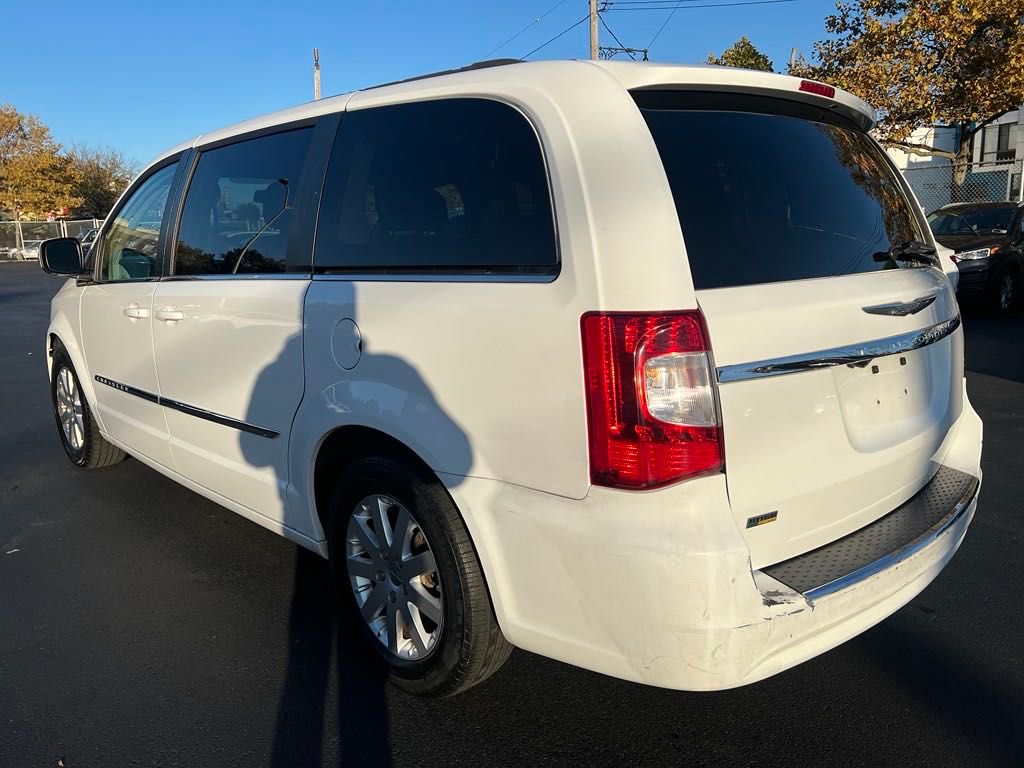 2016 Chrysler Town & Country Touring 3