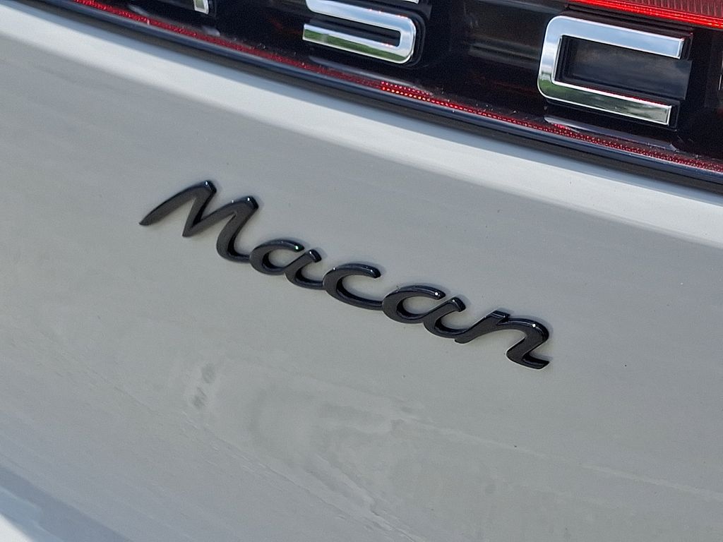 Thumbnail: 2023 Porsche Macan - 31
