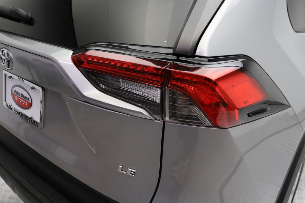 Thumbnail: 2022 Toyota RAV4 - 9