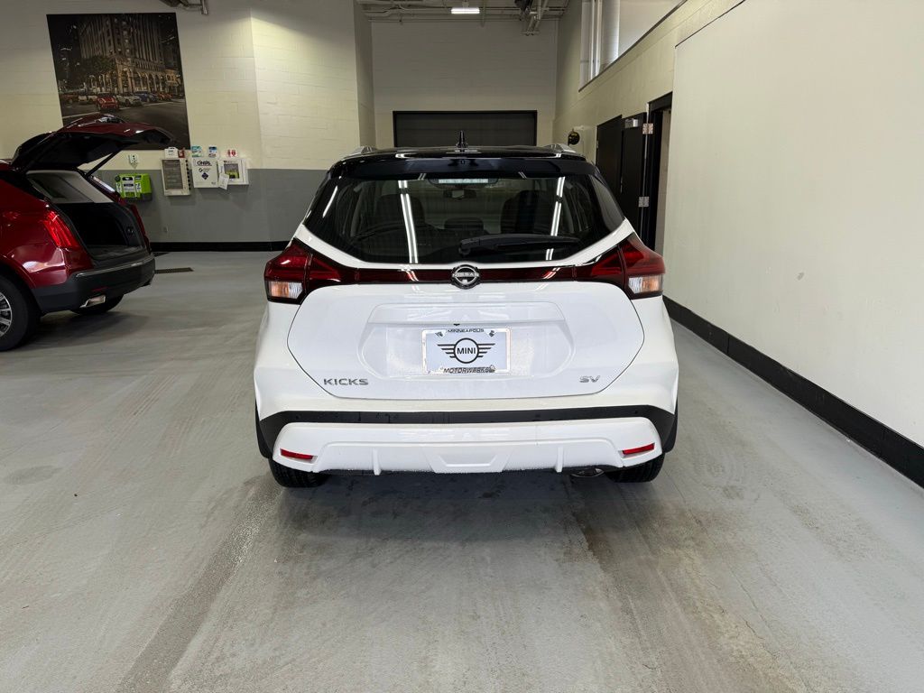 2022 Nissan Kicks SV 4