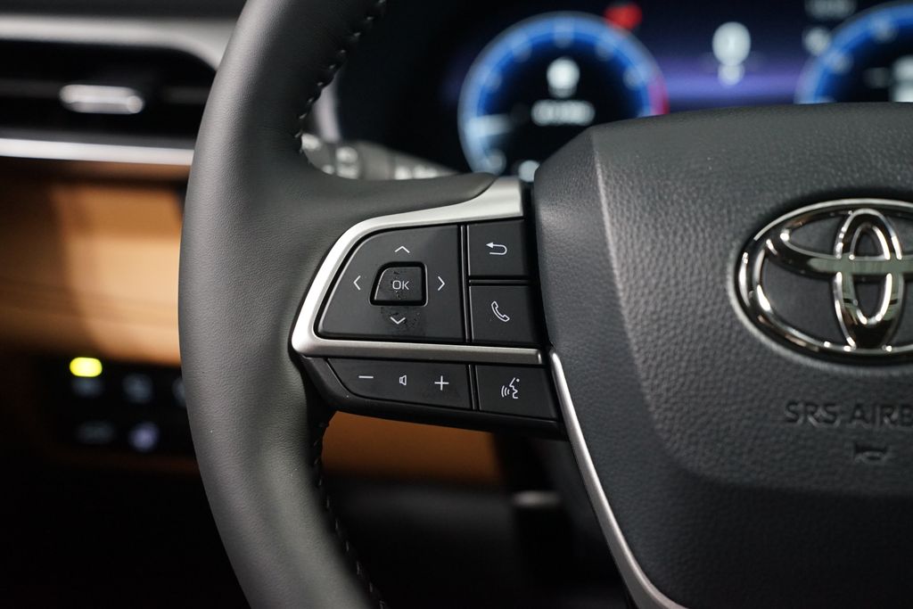 Thumbnail: 2026 Toyota Highlander - 14