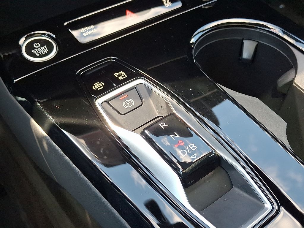 Thumbnail: 2025 Audi e-tron S - 15