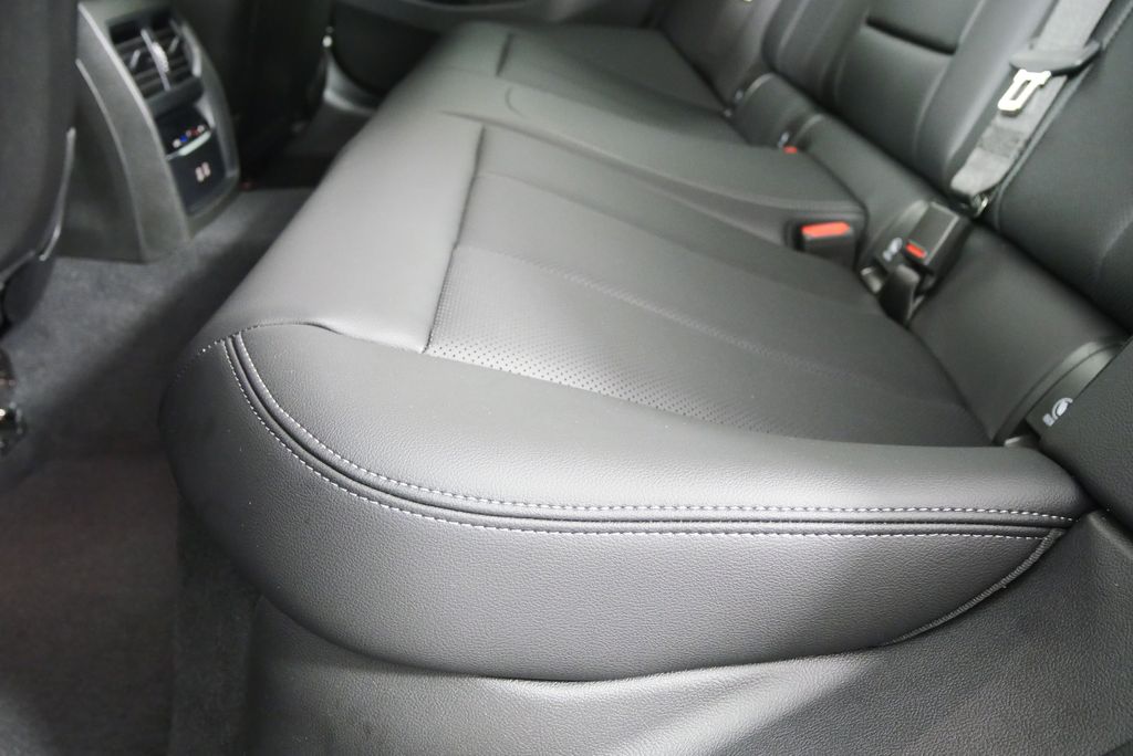 2024 BMW 3 Series 330i 14