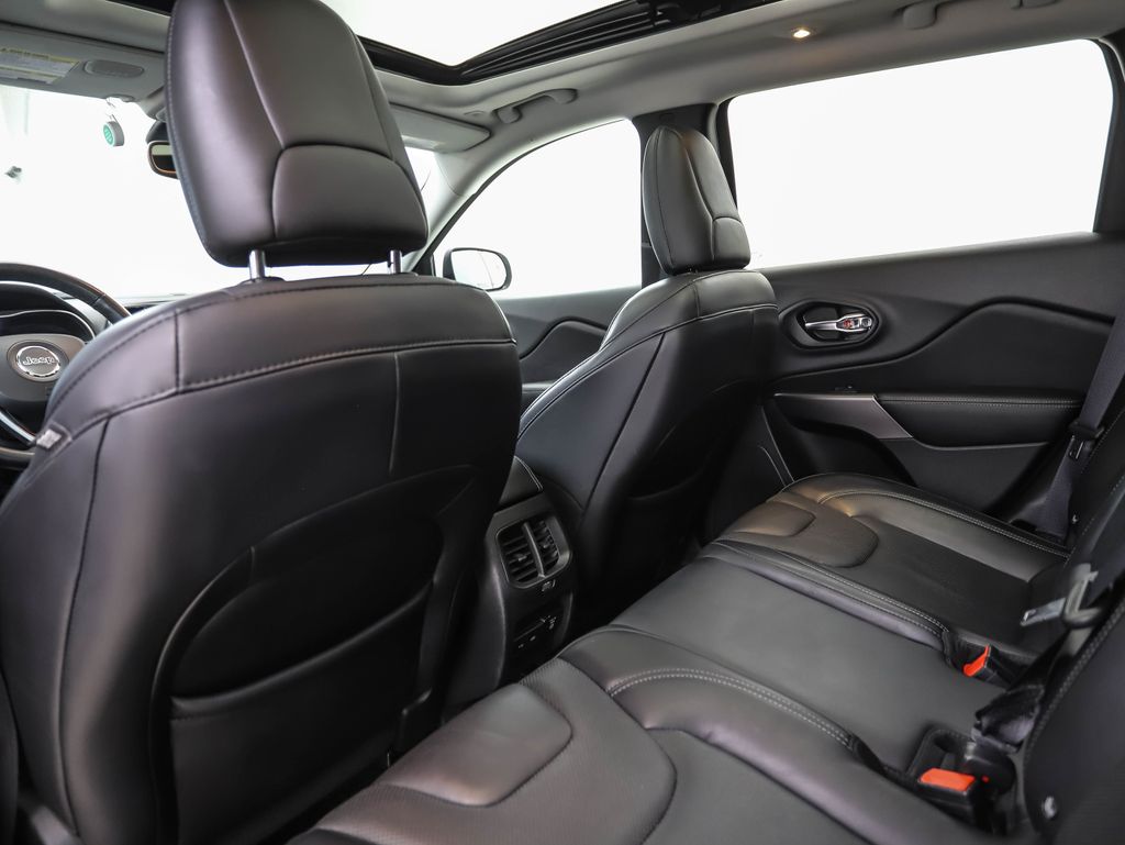 Thumbnail: 2019 Jeep Cherokee - 22