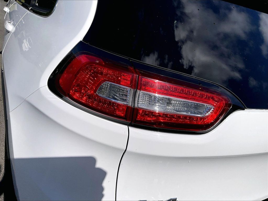 2014 Jeep Cherokee — photo 32