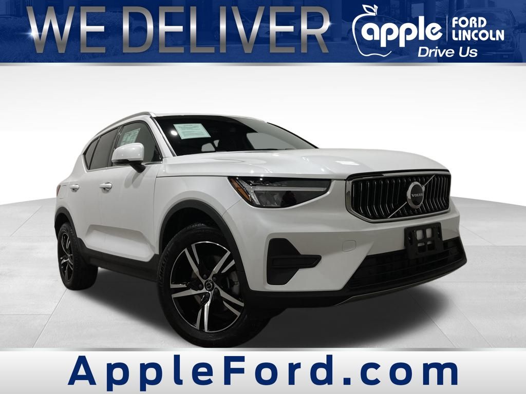 2025 Volvo XC40 B5 Core Bright Theme