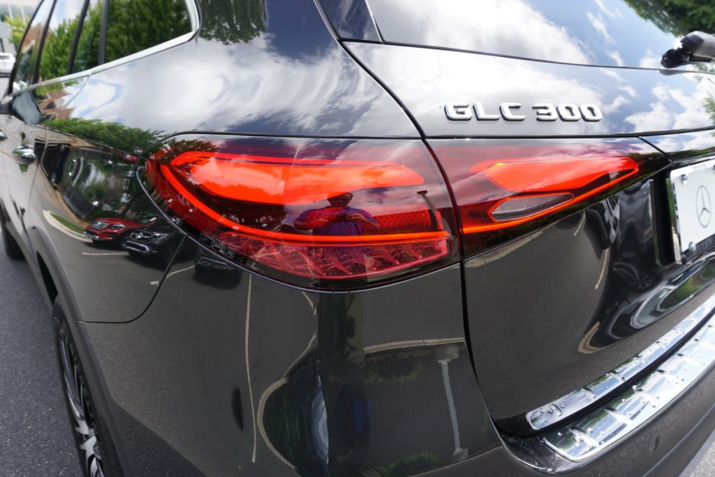 2025 Mercedes-Benz GLC 300 12
