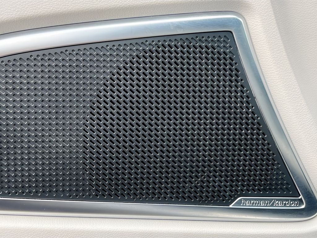 Used 2020 White Kia SX image 19