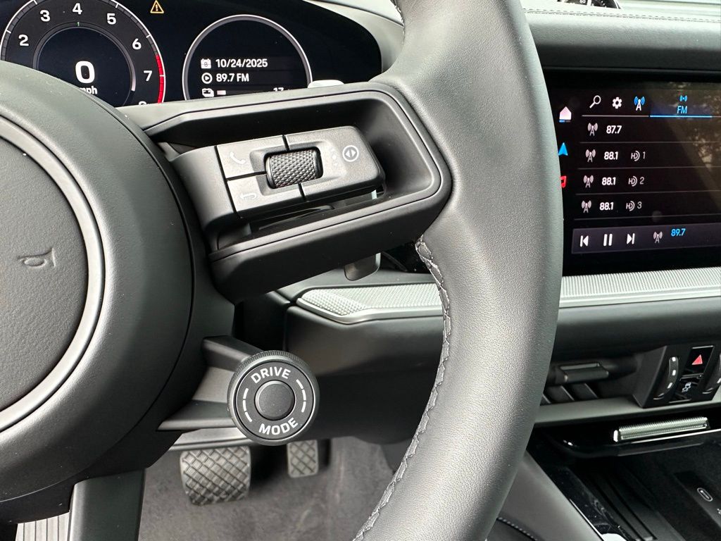 Thumbnail: 2026 Porsche Cayenne - 16