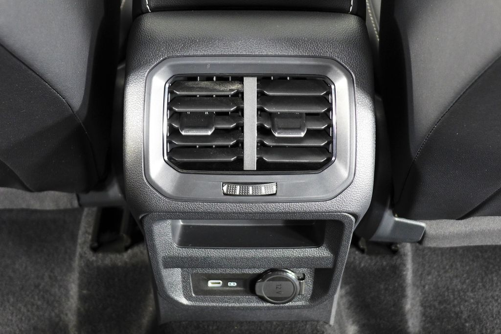 Thumbnail: 2024 Volkswagen Tiguan - 23