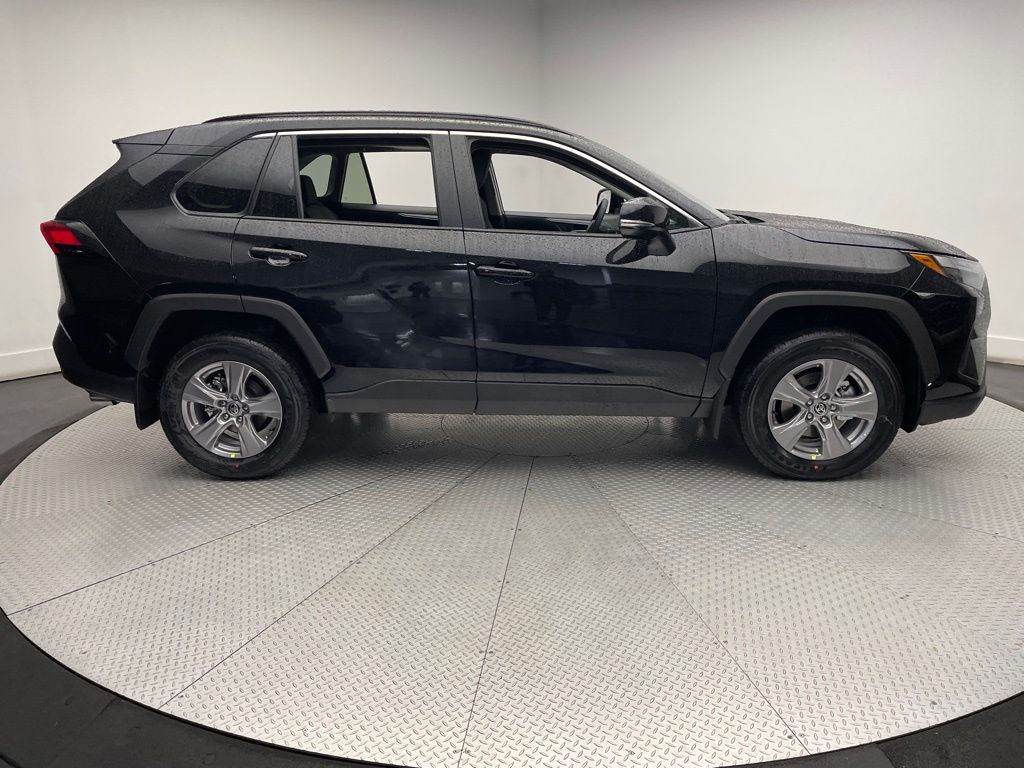 2025 Toyota RAV4 XLE 4