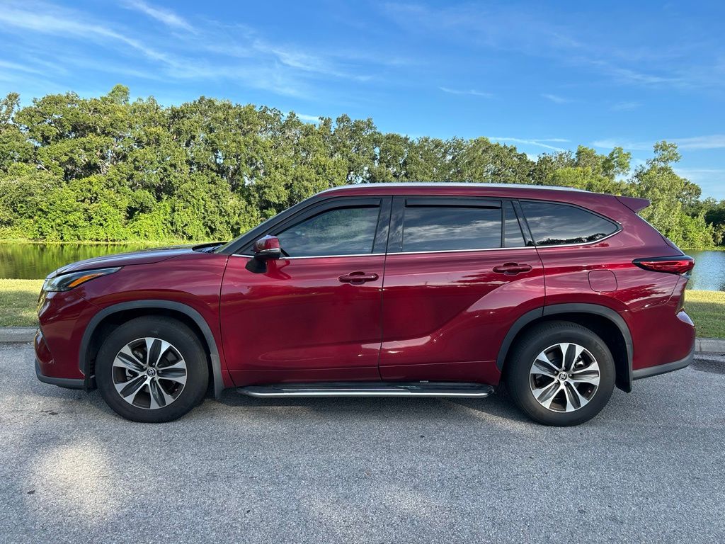 Thumbnail: 2022 Toyota Highlander - 2