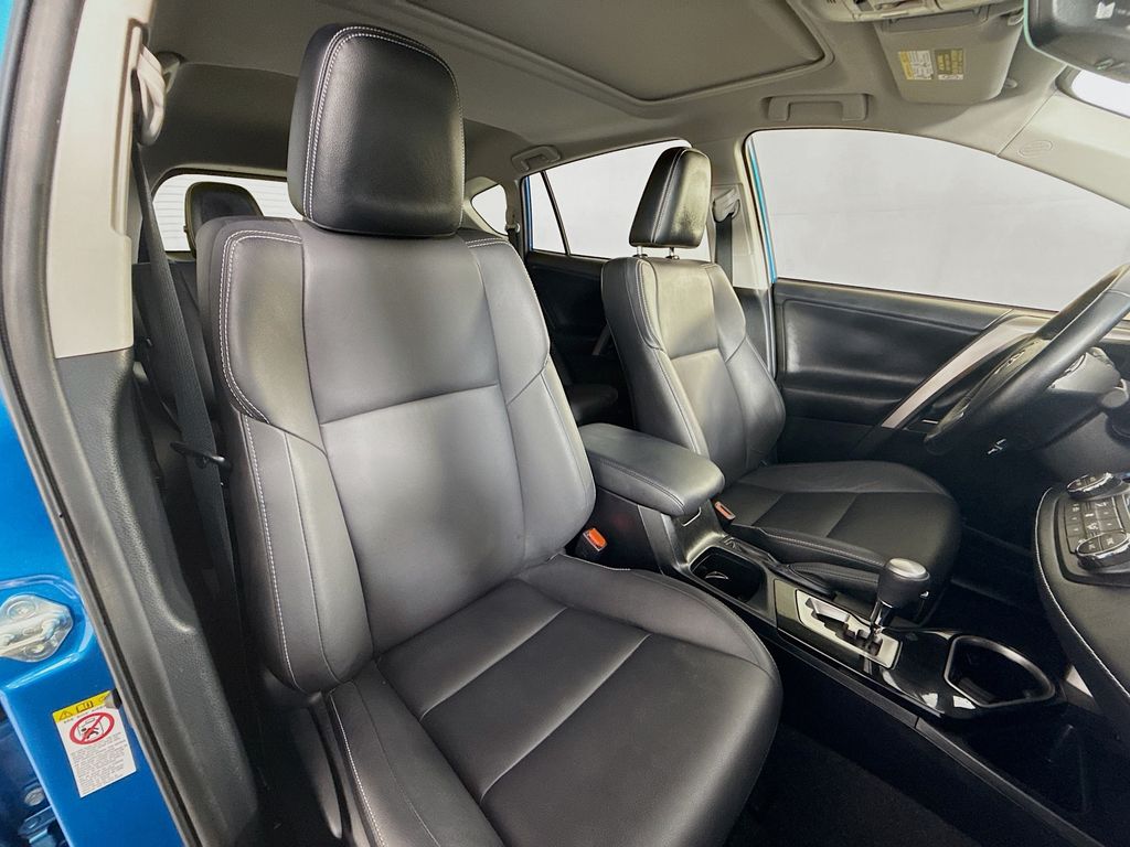 Thumbnail: 2018 Toyota RAV4 - 28