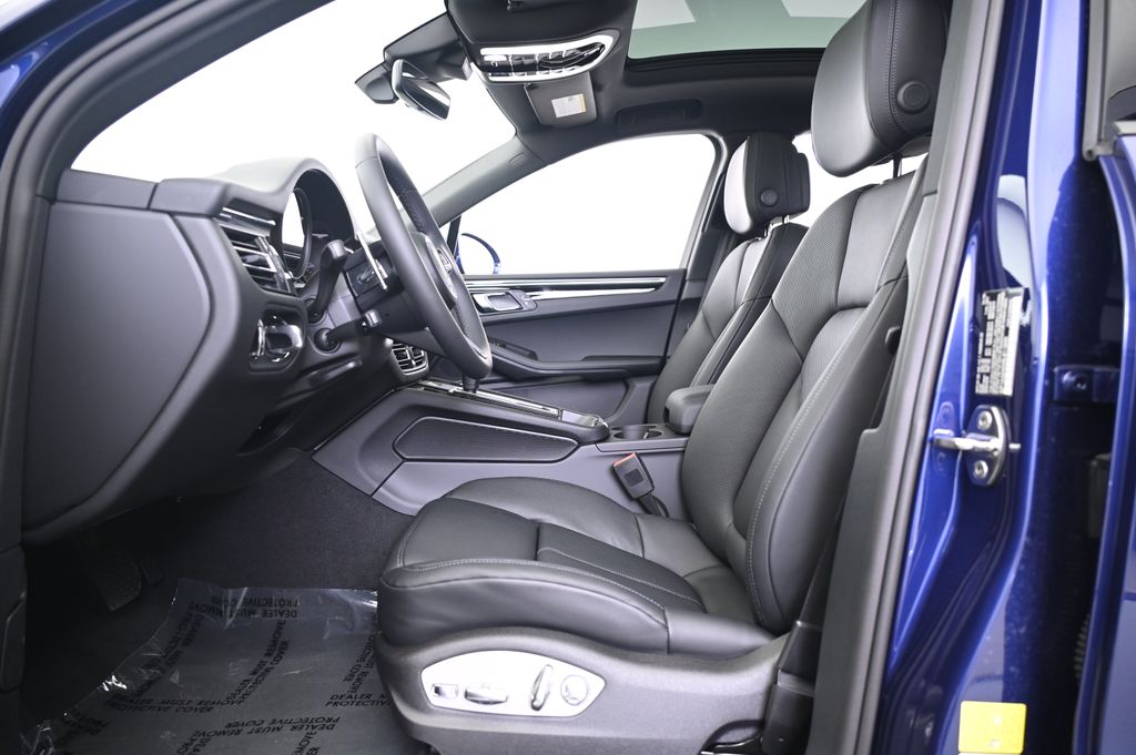Thumbnail: 2025 Porsche Macan - 29