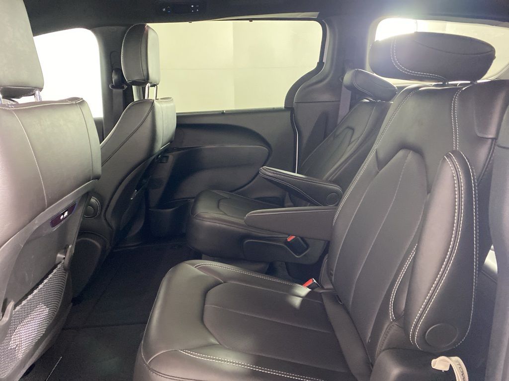 Used 2026 White Chrysler Select image 15