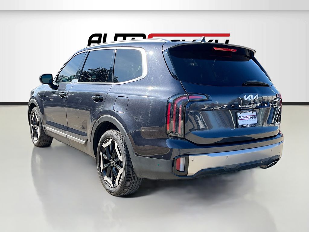 Used 2025 Gray Kia EX image 5