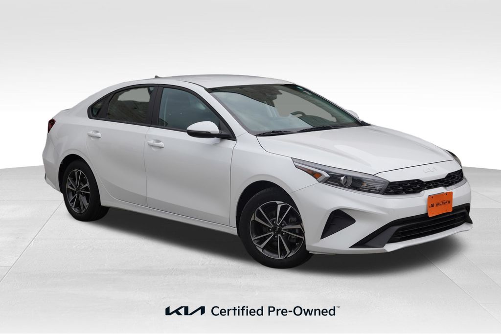 Snow White Pearl 2023 Kia Forte LXS FWD Sedan Front-Wheel Drive Continuously Variable Transmission