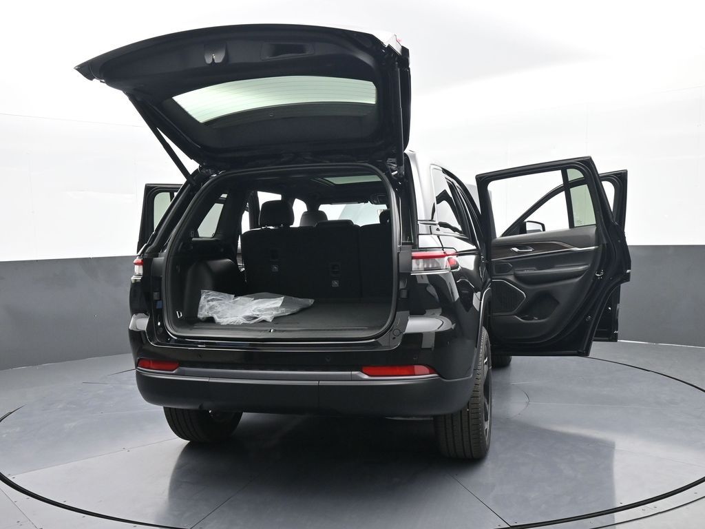 New 2026 Diamond Black Crystal Pearlcoat Jeep Limited image 60