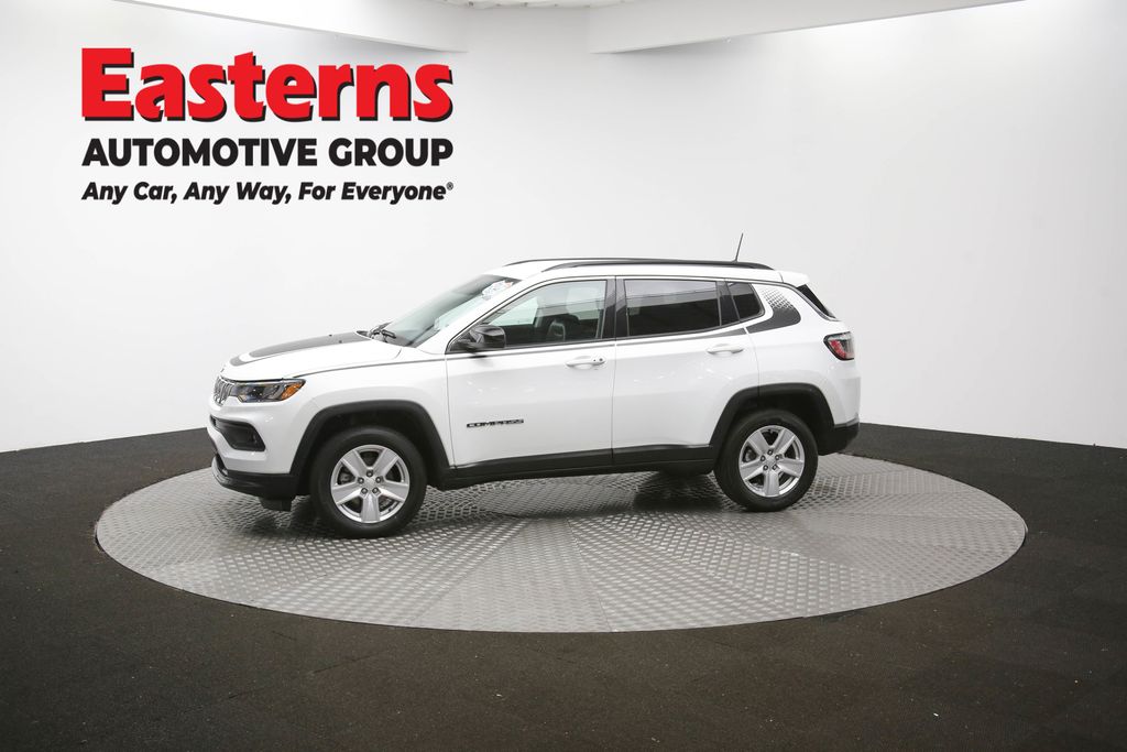 Used 2022 White Jeep Latitude image 56
