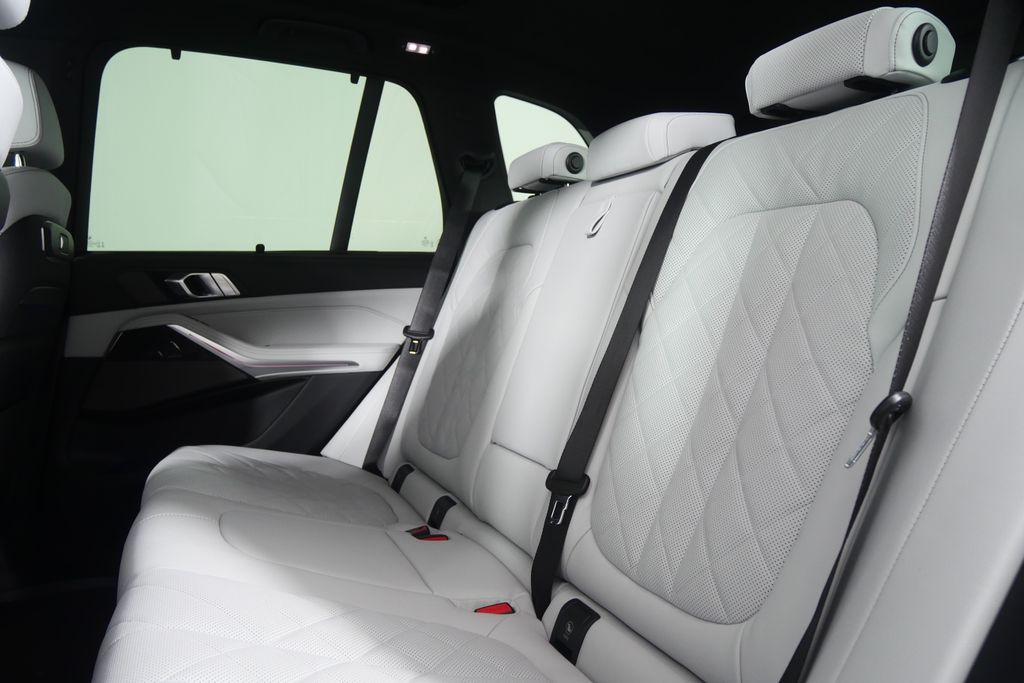 Thumbnail: 2026 BMW X5 - 16