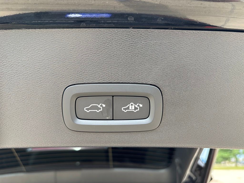Used 2024 Volvo XC40 SUV