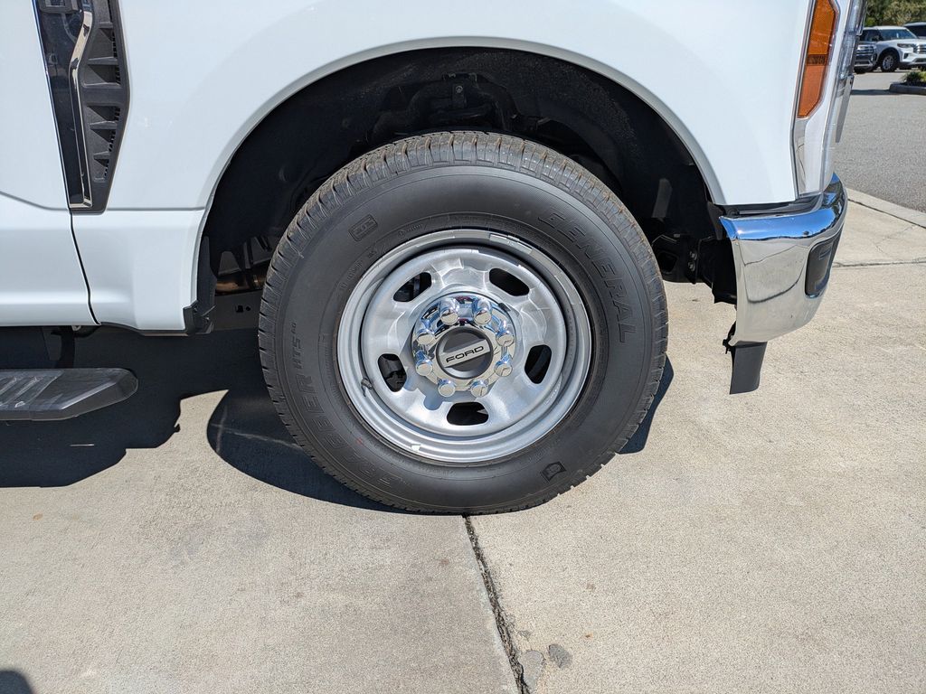 2025 Ford F-350 Chassis XL