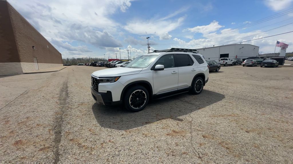 View vehicle photo 4