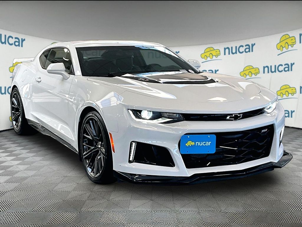 Summit White 2018 Chevrolet Camaro Coupe Rear-Wheel Drive 6-Speed Manual