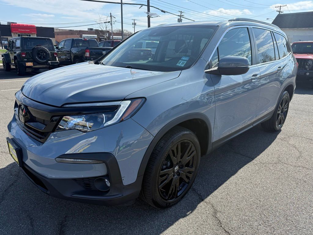 View vehicle photo 3