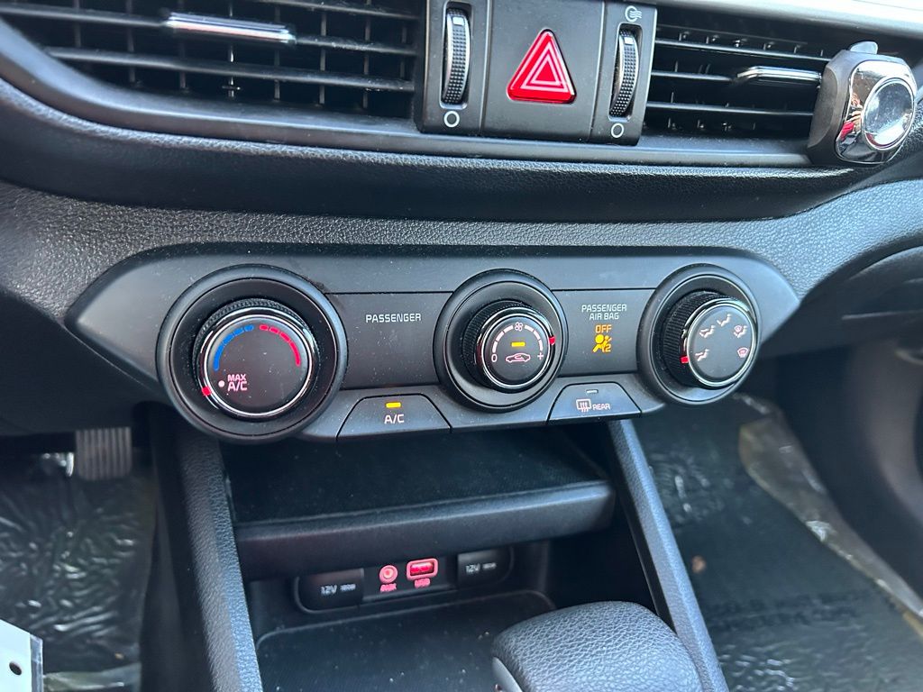 Thumbnail: 2021 Kia Forte - 25