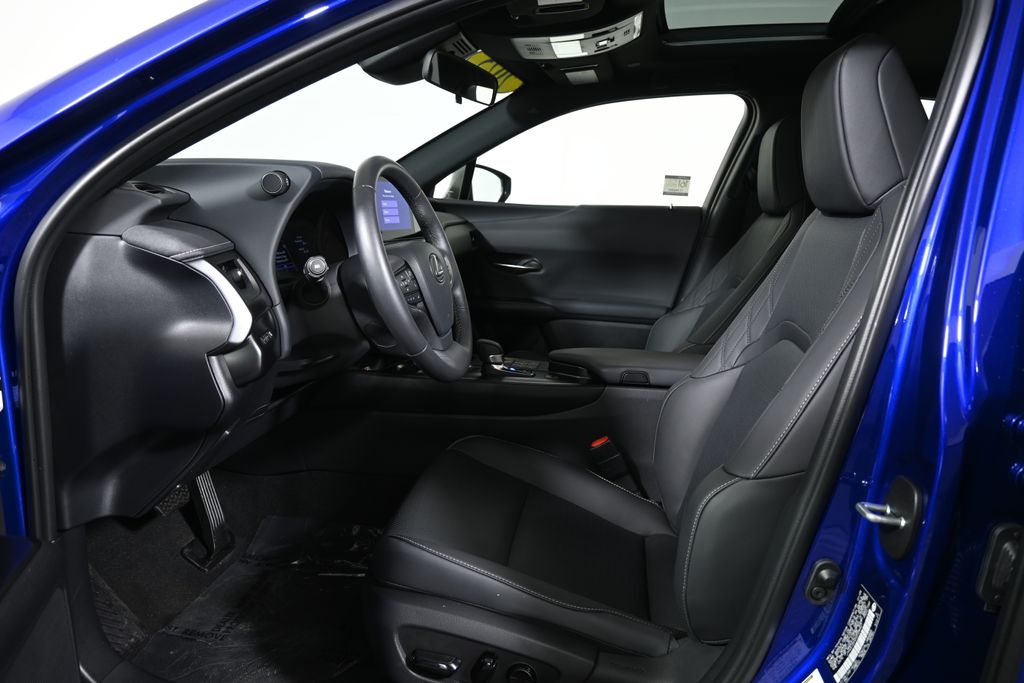 Thumbnail: 2025 Lexus UX - 3