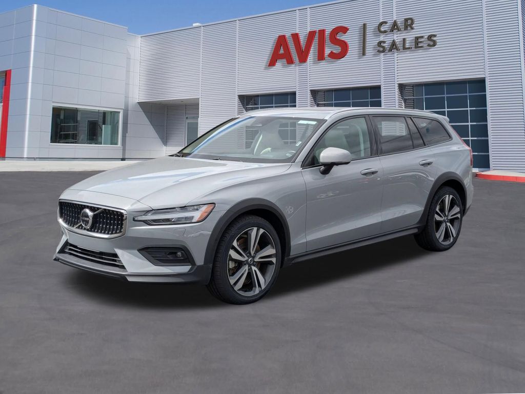 Vapour Gray Metallic 2025 Volvo V60 Cross Country B5 Plus AWD Wagon All-Wheel Drive Automatic